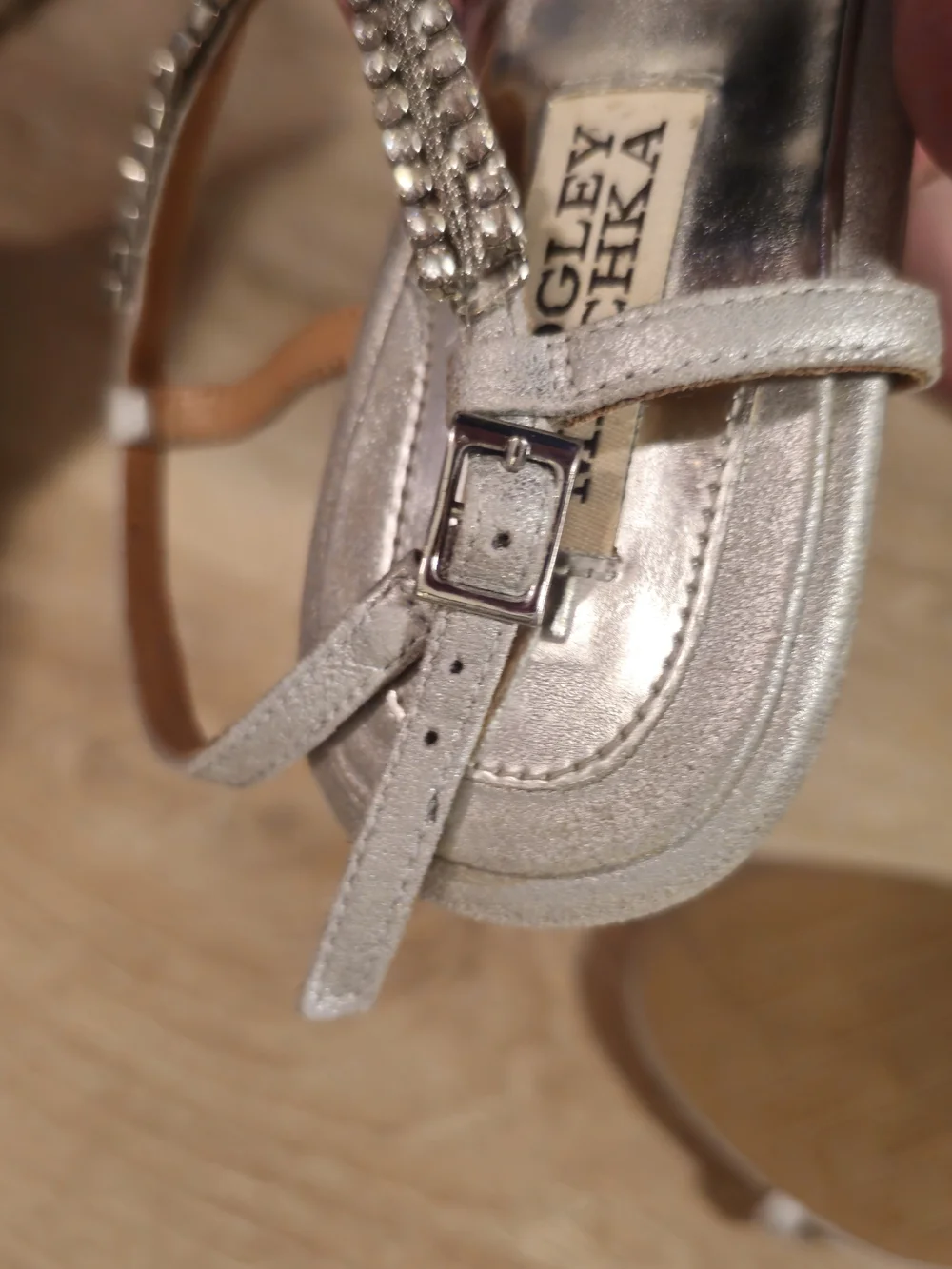 Badgley Mischka Silver Jeweled T-Strap Sandals Size 7.5